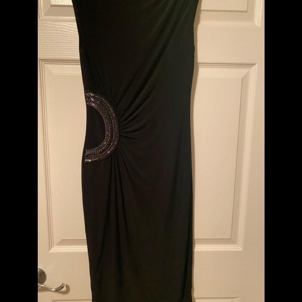 Cache medium LBD with metal accent